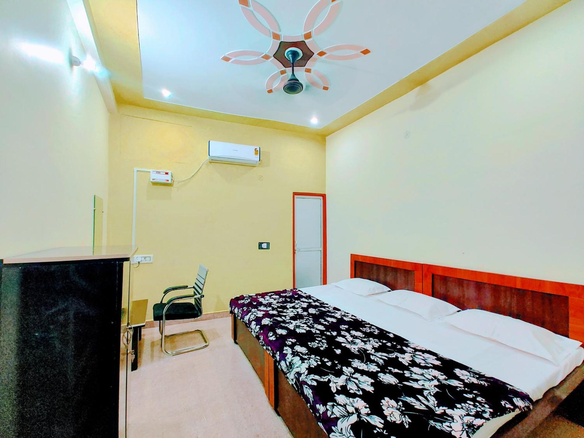 Hotel Raghukul Ayodhya Exterior photo