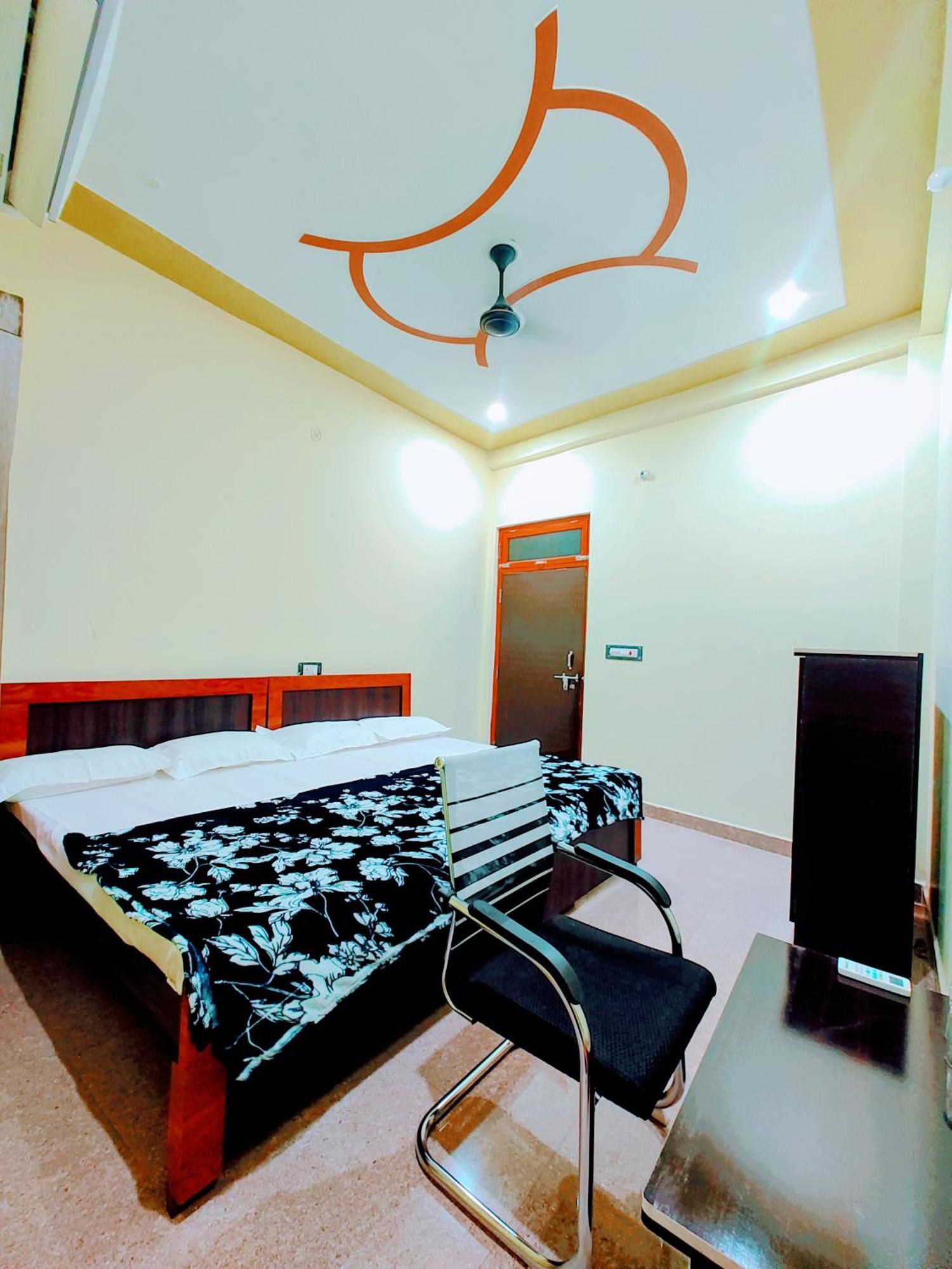 Hotel Raghukul Ayodhya Exterior photo